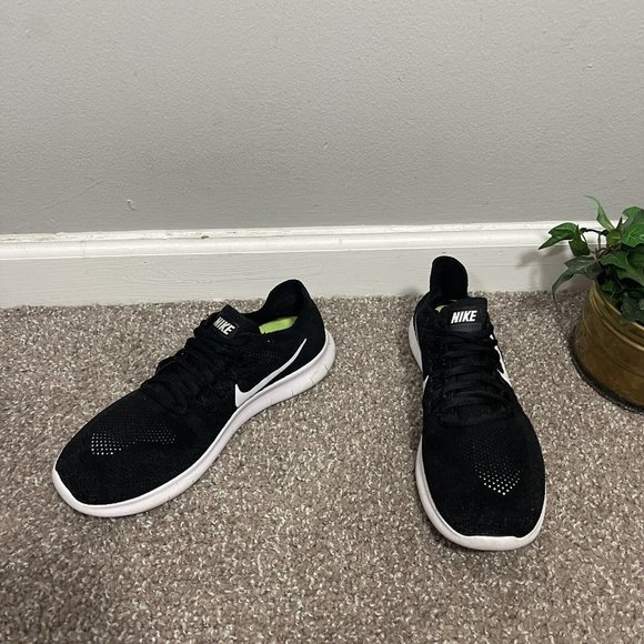 Nike Womens Free RN Flyknit Size 8.5 Black Athletic Running Sneakers Shoe - Picture 2 of 9